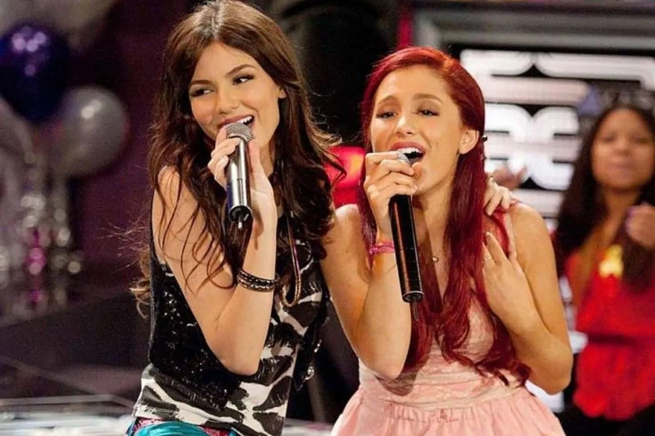 Ariana Grande & Victoria Justice – Victorious.jpg?format=webp