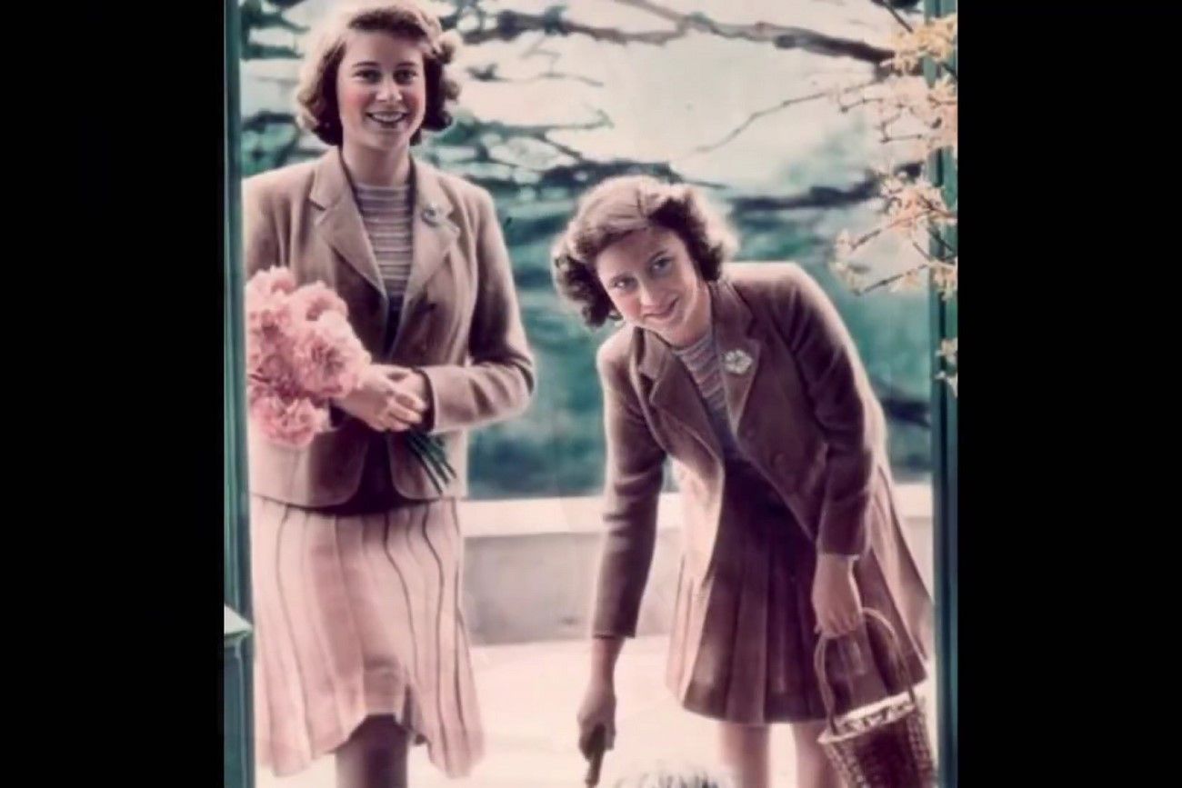 Friendly sisters.jpg?format=webp