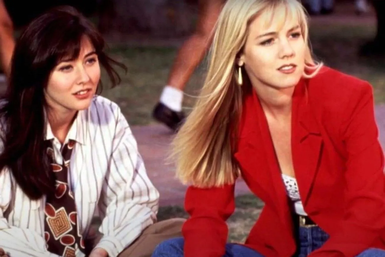 Shannen Doherty & Jennie Garth – Beverly Hills, 90210.jpg?format=webp