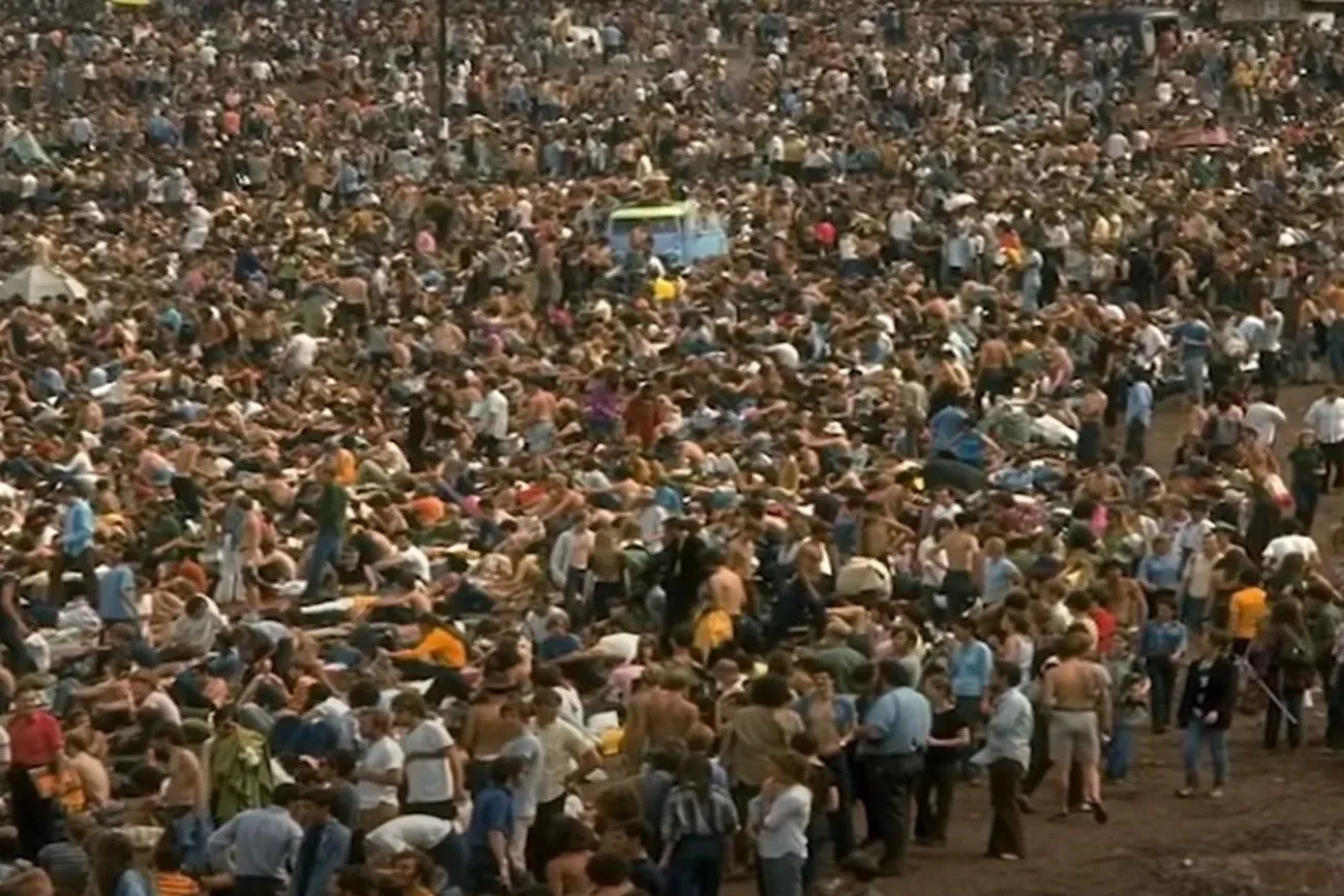 The Crowds.jpg?format=webp