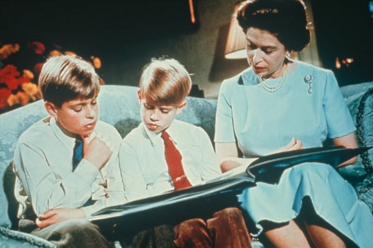 The Queen's Christmas.jpg?format=webp